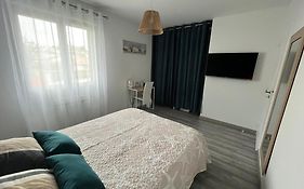 Chambre Avec Lit Double 140